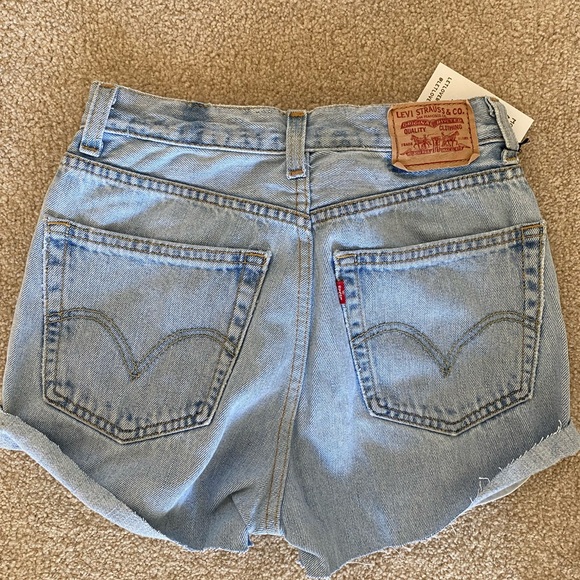 Cutest reworked Levi shorts - Picture 3 of 3